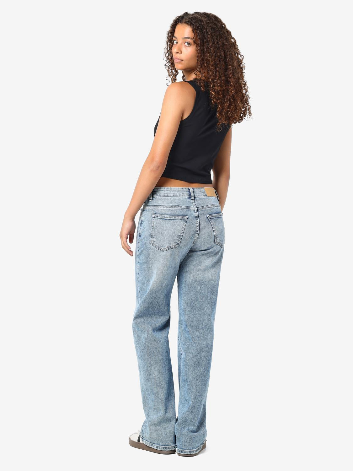 model_shot-front_full